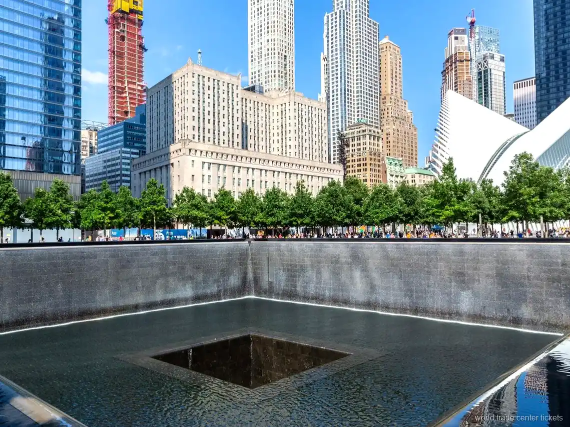 Bassins du 9/11 Memorial visités avant le musée et l'observatoire