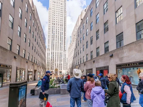 Arrêt photo au Rockefeller Center pendant l'excursion en bus de luxe à New York