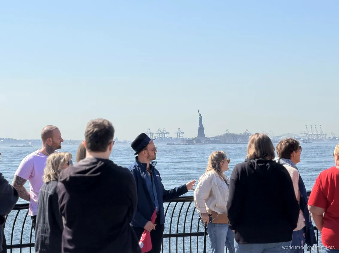 Arrêt au 9/11 Memorial pendant l'excursion en bus de luxe à New York