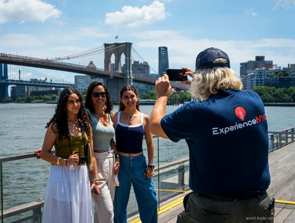 Luxe bustour door NYC met finale bij One World Observatory