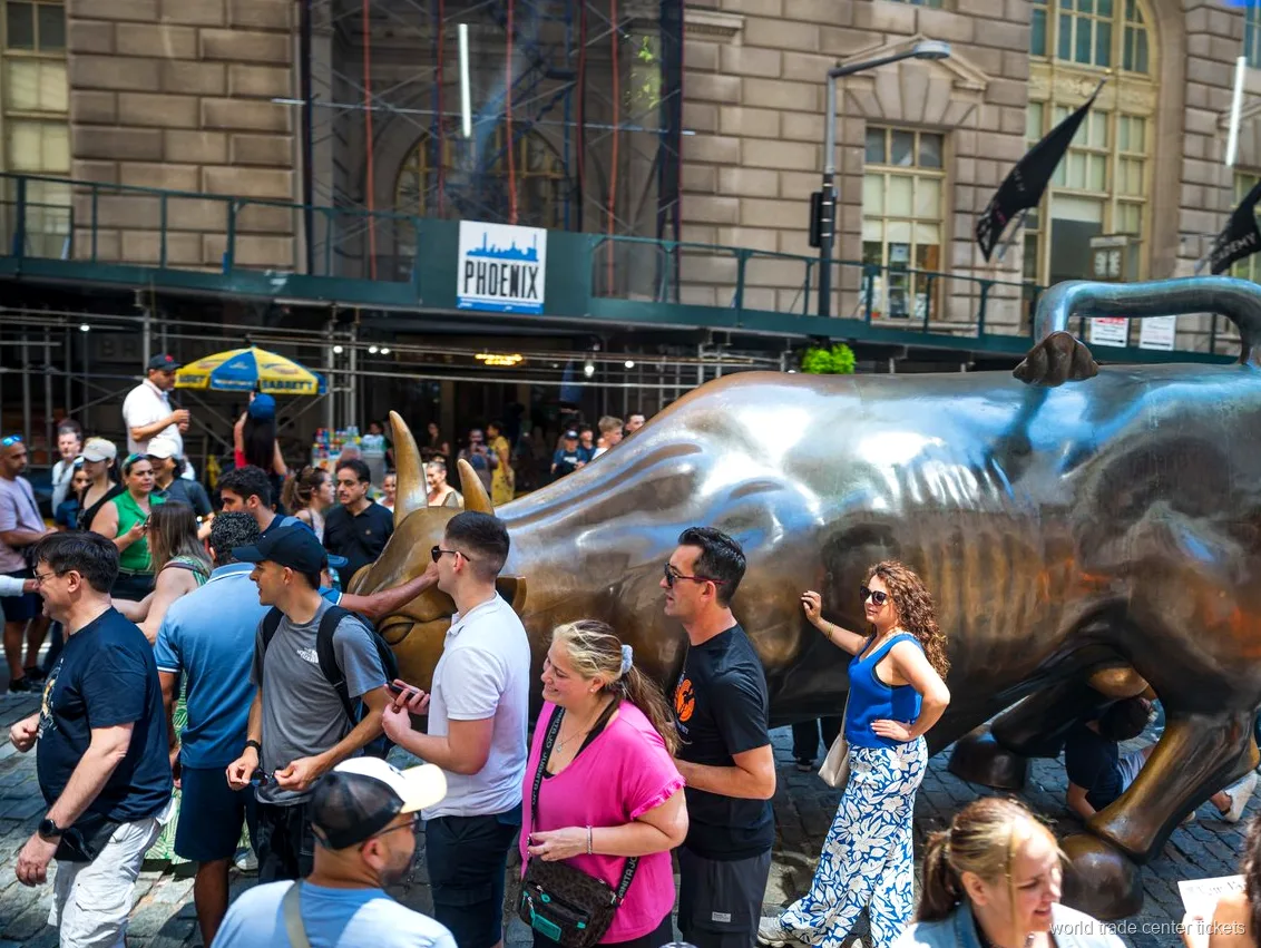 Abschluss am One World Observatory bei der NYC Luxus-Bustour