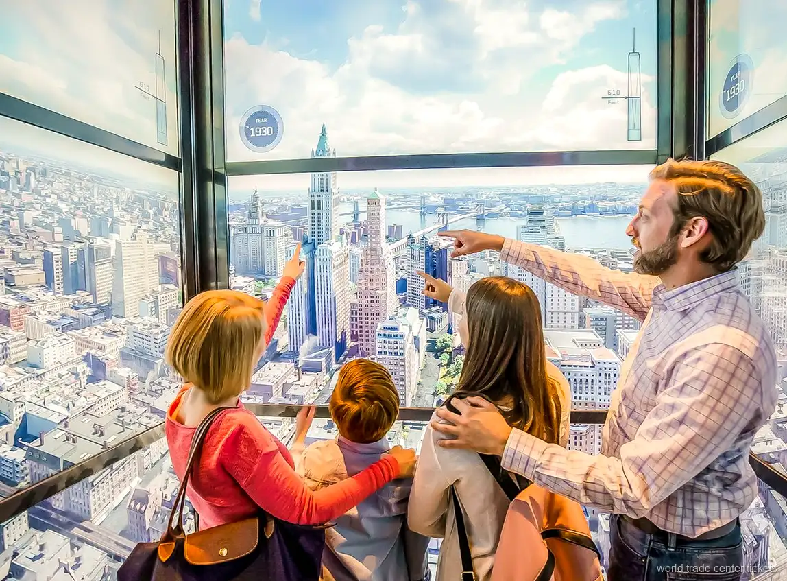 Wieża One World Trade Center widziana od wejścia na bilet One World Observatory