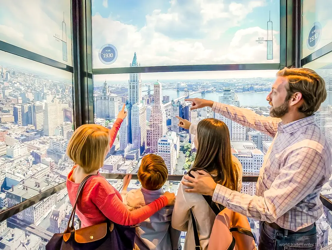 Torre One World Trade Center vista desde la entrada del One World Observatory