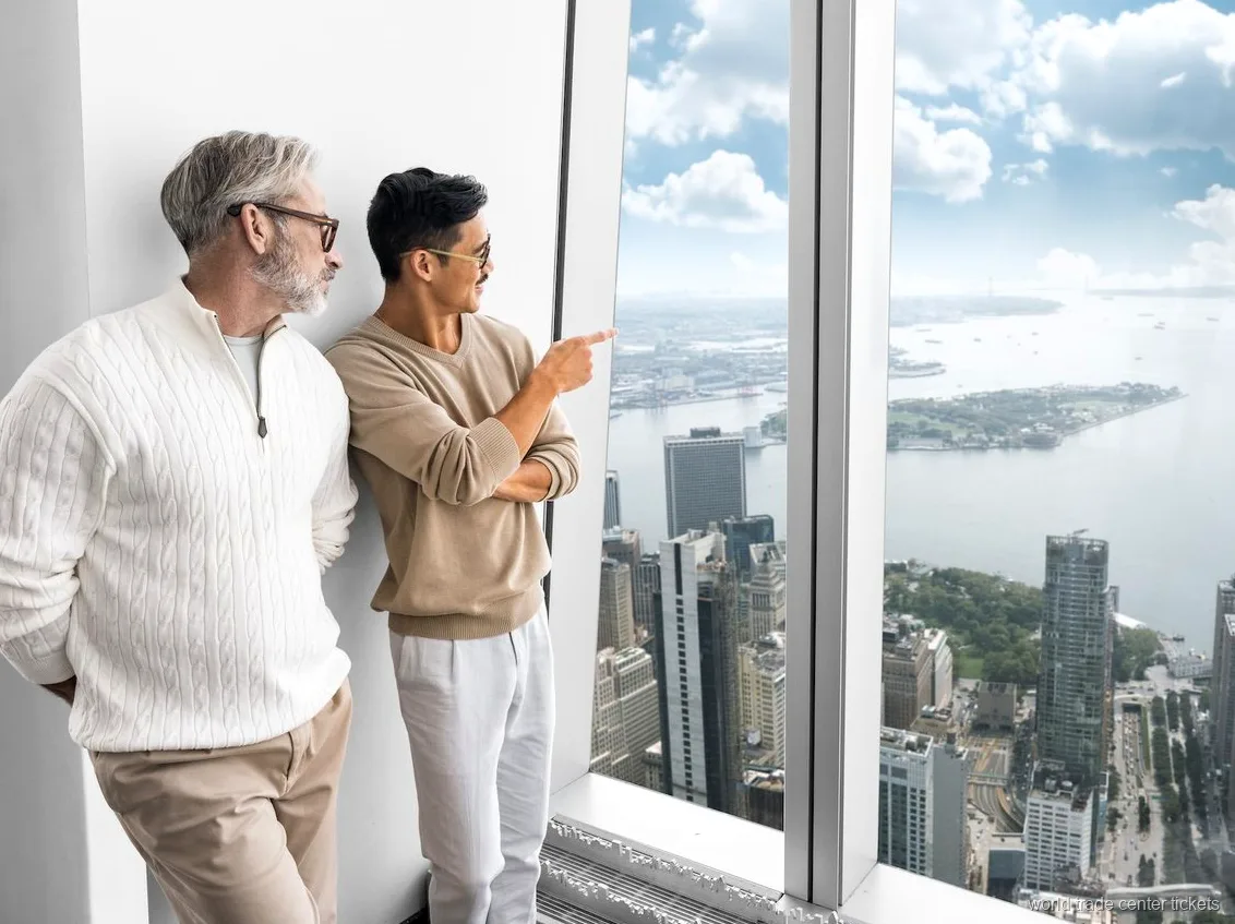 Ticket zonder wachtrij voor One World Observatory, interieur van de SkyPod-lift