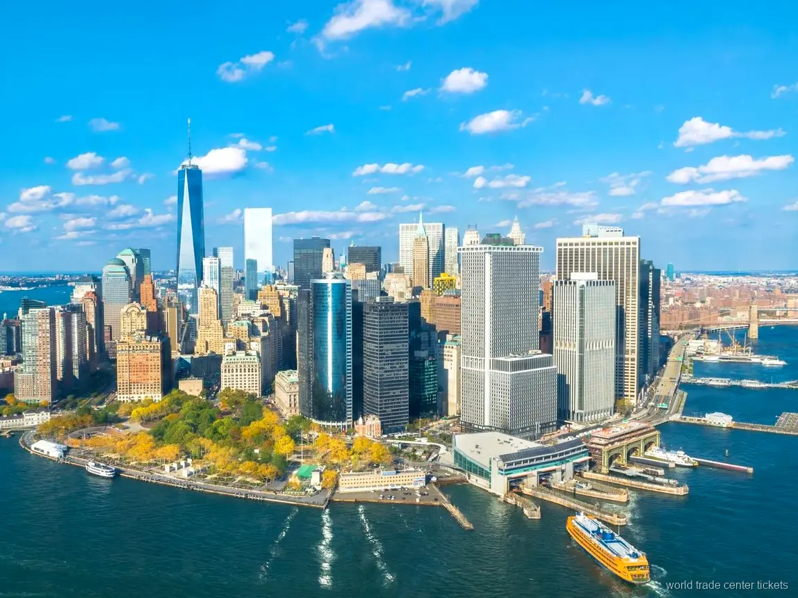 Widok z One World Observatory wliczony w dłuższe warianty wycieczki po downtown Nowego Jorku