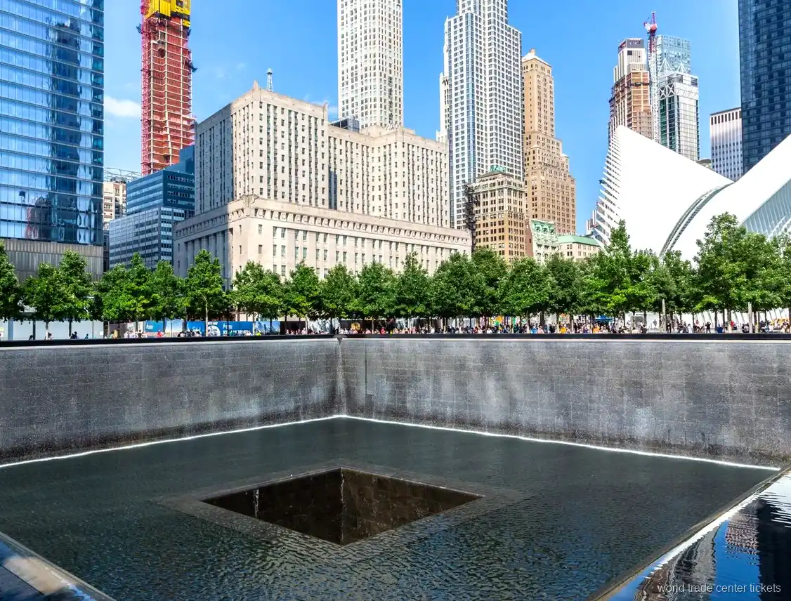 9/11 Memorial pools bezocht voor het museum en uitkijkplatform