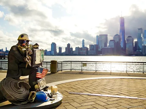 Prywatny przewodnik prowadzący wycieczkę combo do Muzeum 11 Września i One World Observatory